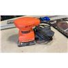 Image 2 : PALM SANDER, SAW BLADE, LEVEL AND CLAMP