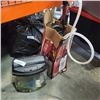 Image 1 : 2 GALLON SPRAYER AND SMALL AQUARIUM