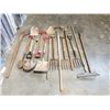Image 1 : 2 BUNDLES OF SHOVELS AND PITCHFORKS, RAKE AND HOE