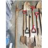 Image 2 : 2 BUNDLES OF SHOVELS AND PITCHFORKS, RAKE AND HOE