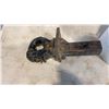 Image 2 : PAIL OF SCREW PIN SHACKLES AND 15 TON TRAILER HITCH