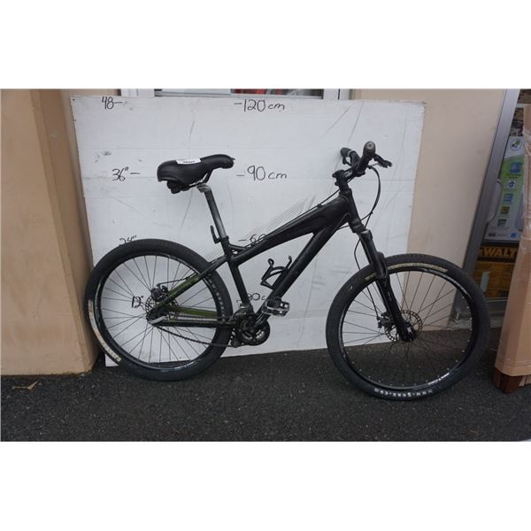 BLACK NO BRAND BIKE