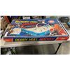 Image 1 : BOBBY HULL TABLE TOP HOCKEY GAME