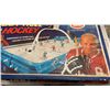 Image 2 : BOBBY HULL TABLE TOP HOCKEY GAME