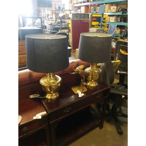 PAIR OF BRASS LAMPS AND BRASS BIRD FIGURES