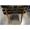 Image 8 : ACCENT CHAIR WITH BEAD FRINGE