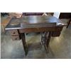 Image 1 : ANTIQUE TREADLE BASE SINGER SEWING MACHINE IN TABLE