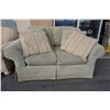 Image 2 : UPHOSLTERED LOVESEAT AND ARMCHAIR