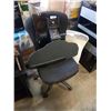 Image 1 : GAS LIFT OFFICE CHAIR AND KEYBOARD TRAY