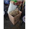 Image 1 : BOX OF PILLOWS AND TOWELS