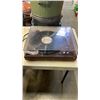 Image 2 : YAMAHA YP-77 FULLY AUTOMATIC TURNTABLE WORKING