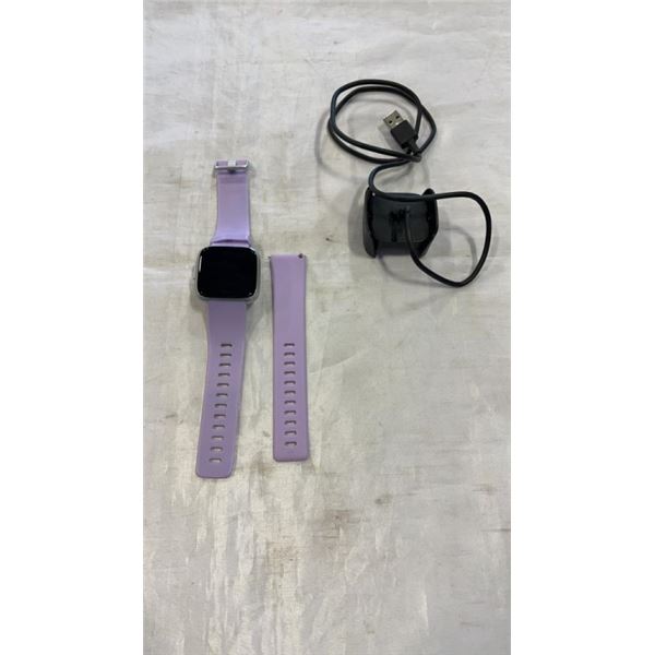 FITBIT VERSA LITE SMART WATCH WITH CHARGER - TESTED WORKING