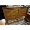 Image 2 : ETHAN ALLEN QUEEN SIZE BED FRAME W/ 2 NIGHTSTANDS