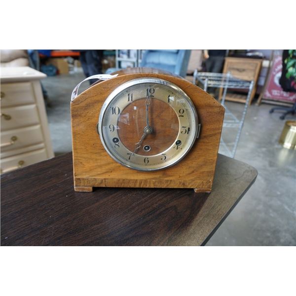 FHS WESTMINSTER CHIME MANTLE CLOCK WITH PENDULUM AND KEY