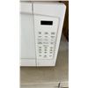 Image 2 : WHITE DANBY MICROWAVE