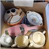 Image 2 : 2 BOXES  OF COLLECTIBLES