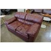 Image 2 : BURGUNDY LOVESEAT