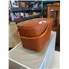 Image 2 : WICKER RED-MAN PICNIC BASKET