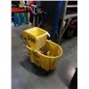 Image 1 : RUBBERMAID MOP BUCKET WITH WRINGER