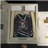 Image 1 : MIGHTY DUCKS OF ANAHEIM STAR HANGER MEDIUM AWAY JERSEY (ref5025)