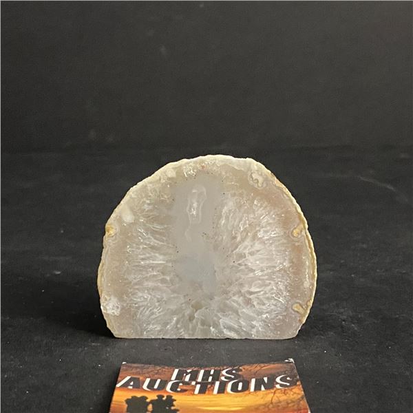 AGATE POLISHED ONE SIDE CRYSTAL ROCK