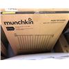 Image 1 : Munchkin - push to close Baby Gate - 28.5 to 45in openings -
