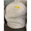Image 1 : Group of Six Hotel Quality Pillows - Standard Size