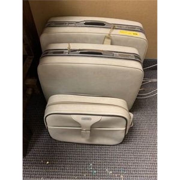 Group of Vintage Cream Coloured Samsonite Luggage - 3 pieces in great condition