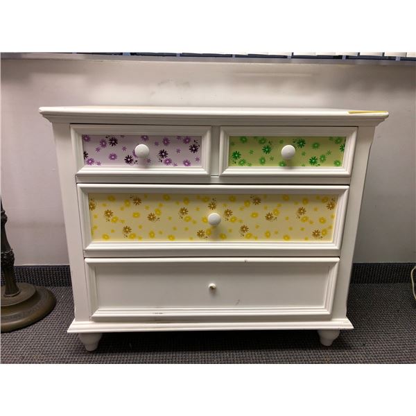 Painted Vintage Dresser (broken knob on bottom drawer) approx. 35in x 17 1/2in x 20in