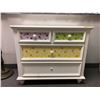 Image 1 : Painted Vintage Dresser (broken knob on bottom drawer) approx. 35in x 17 1/2in x 20in