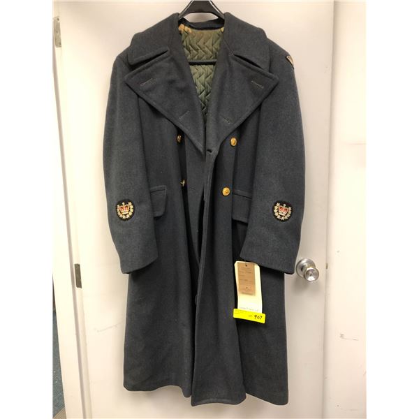 RCAF Winter Jacket - some wear - Holes on right Sleeve Cuff