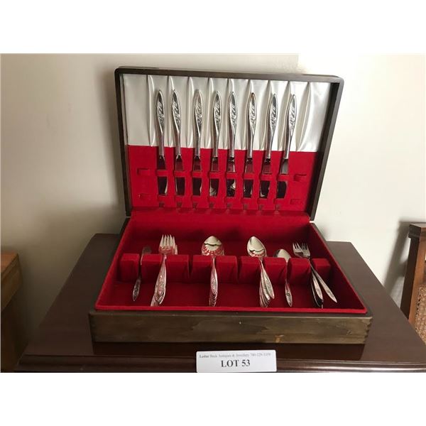 Oneida Community Morning Rose 8 Piece Silverware Place-setting w Box