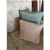 Image 4 : Beautiful Upholstered Couch w Ivory/Peach/Sage Green Fabric 2 4 Decorative Pillows