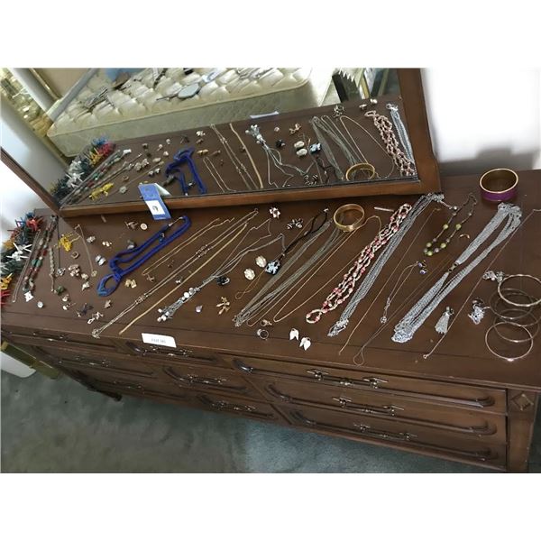 Huge Variety of Jewellery