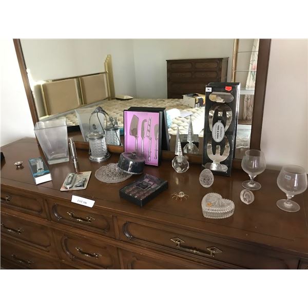 Padermo Toss & Serve Set, Cheese Spreader Set, Cheese Knives, Peppermill Pepper Crusher, AM/FM Radio