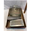 Image 1 : Baking dishes and graters