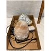 Image 1 : Salt lamp and clock