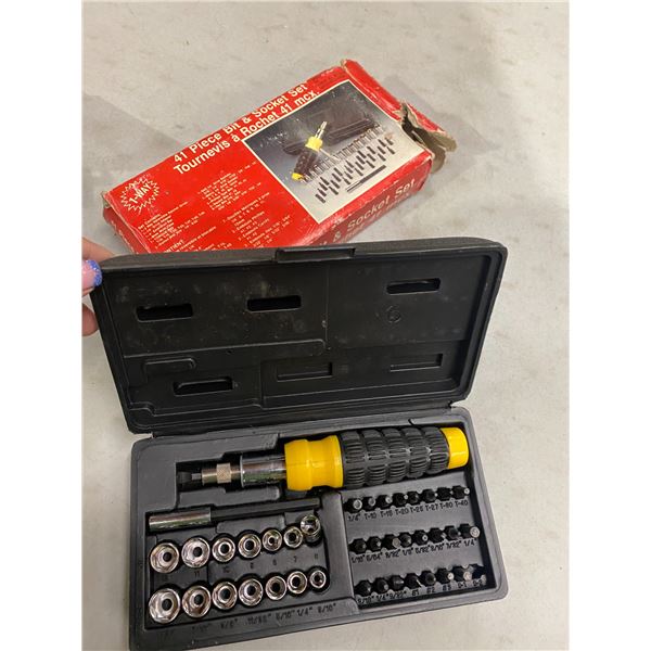 Bit and socket set