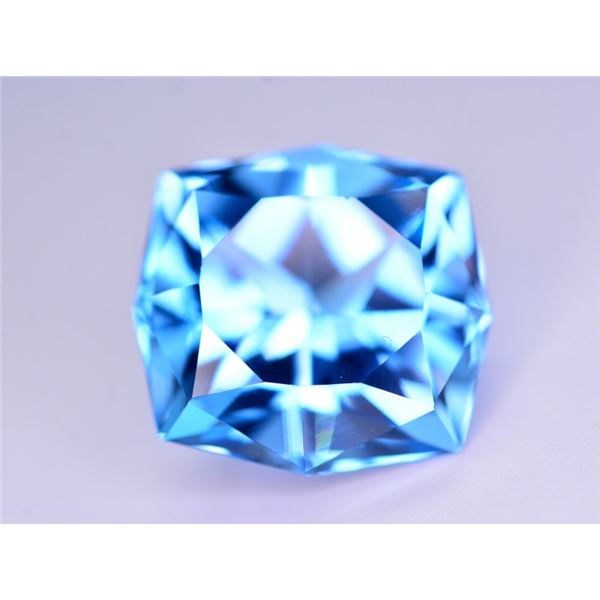 Stunning 14.75 Ct Natural Blue Topaz Gemstone