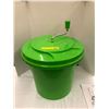 Image 2 : Salad Spinner - Approx. 15 inch Plastic manual salad spinner, Green