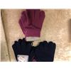 Image 2 : Basket of winter gloves for kids - royal blue and purple