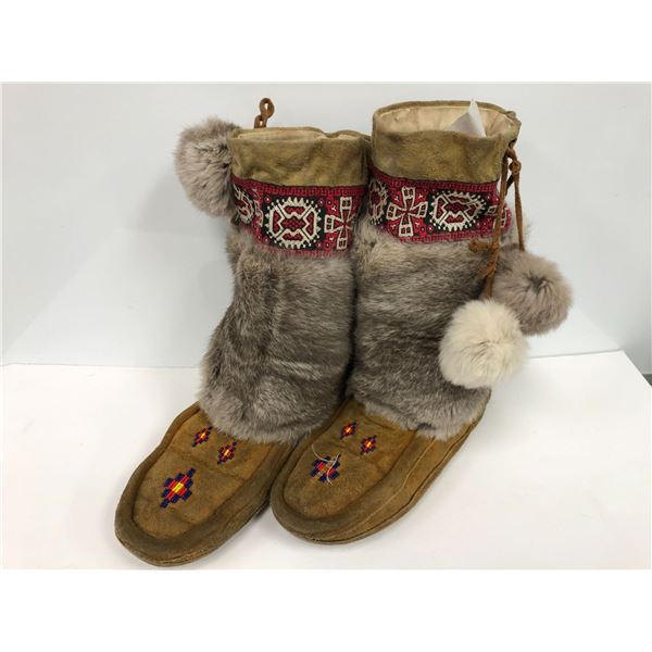 Pair of First Nations moccasins w/ rabbit fur & bead accents