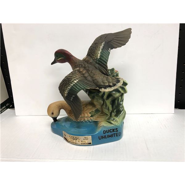 Vintage Beam Kentucky Bourbon Whiskey collectible porcelain decanter Ducks Unlimited (seal intact)