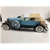 Image 3 : Vintage Beam Kentucky Bourbon Whiskey collectible decanter Antique Blue Automobile (seal intact)