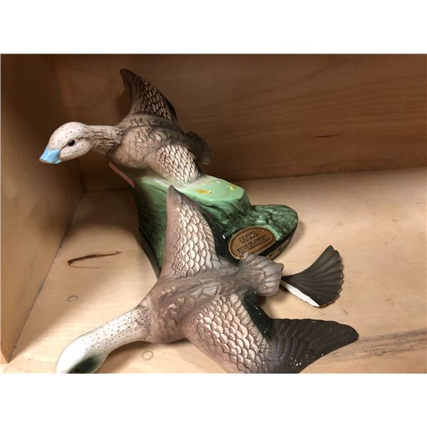 Vintage Beam Kentucky Bourbon Whiskey collectible porcelain decanter Ducks Unlimited (seal intact, o