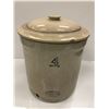 Image 1 : Medalta Potteries 4 imperial gallon stoneware crock w/ lid