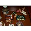 Image 2 : COLLECTION OF JAY STRONGWATER PICTURE FRAMES, TRINKET BOX & ORNAMENTS, RUCINNI FROG TRINKET BOXES & 