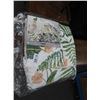 Image 1 : Queen Leaf Motif Bed Cover w/2 Shams