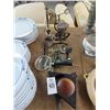 Image 1 : Magnifier, Cast Figurines, Scales, Décor