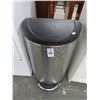 Image 1 : S/S Half Moon Foot Action Trash Can